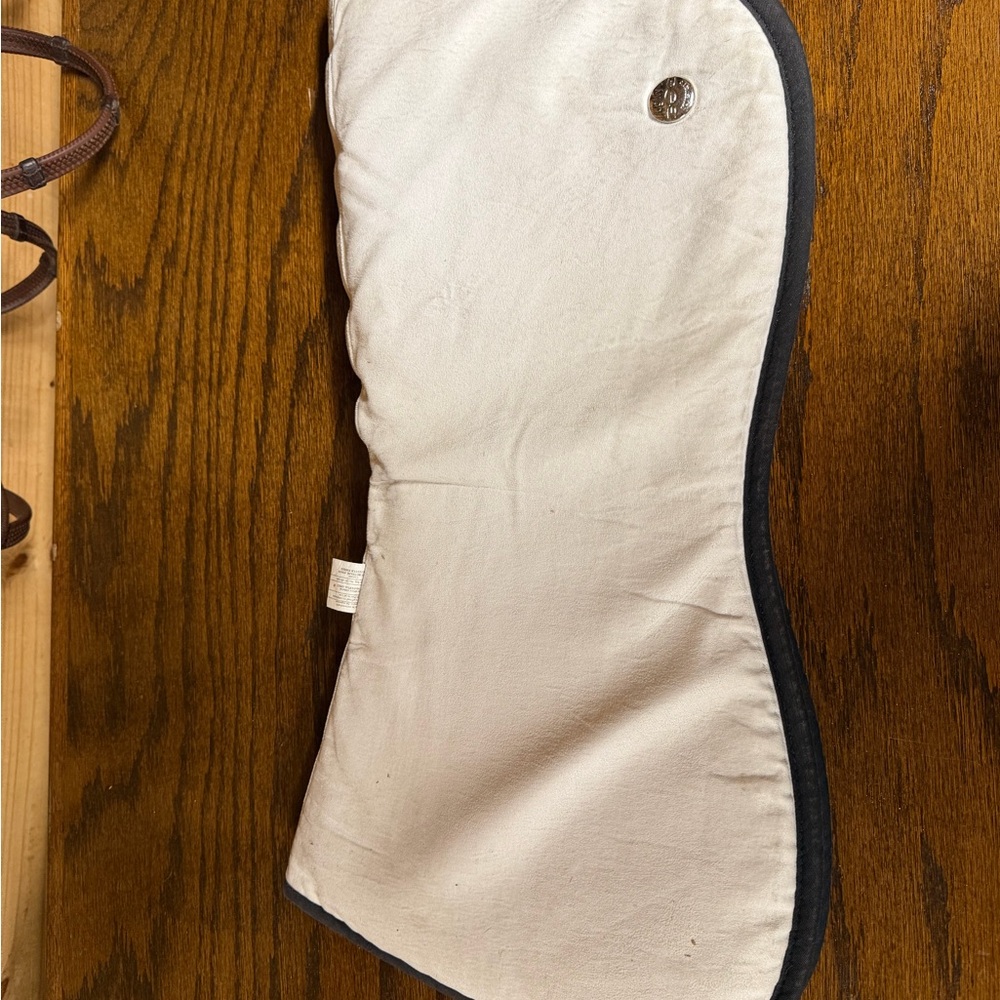 White Oglivy Half Pad with Navy Piping